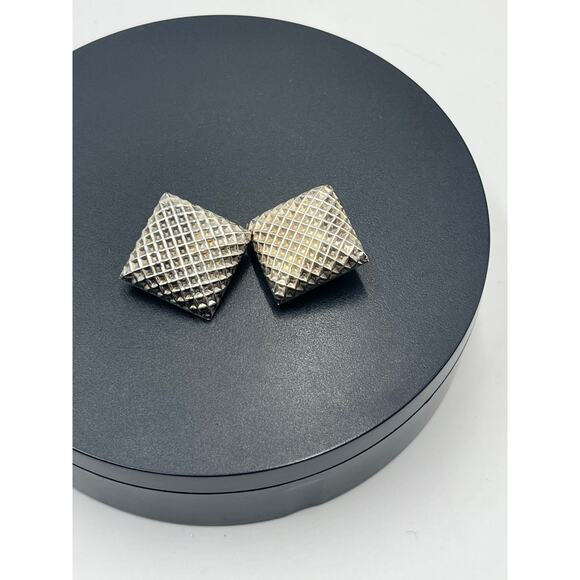 Sterling Silver Vintage Mexico Taxco TS-01 Waffle Quilted Heavy Clip on Earrings - Picture 12 of 12